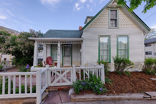 Walk to Pearl Street